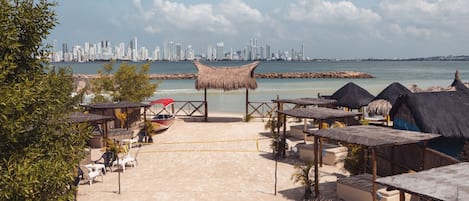 Playa privada en los alrededores y playa de arena blanca