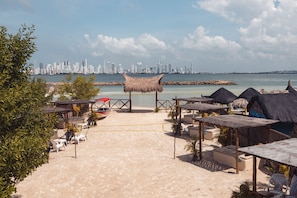 Privéstrand vlakbij, wit zand