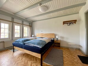 7 Schlafzimmer, Reisekinderbett, kostenloses WLAN, Bettwäsche