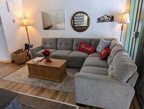 Smart TV, video library - Cozy Pinecrest-Dodge Ridge Area Summer/Winter Fun Resort with King-Size Bed! (Pinecrest)