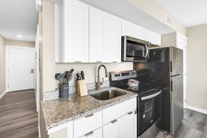 Refrigerador, microondas, horno, placa de cocina