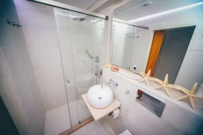 Shower, hair dryer, towels, soap - Old Town, Casa do Sal, 3 min walk to the beach (Albufeira)