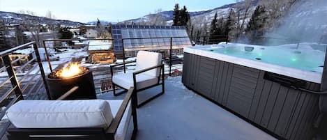 Tina de hidromasaje al aire libre