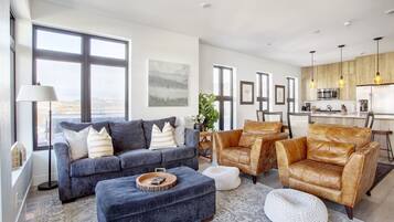 Smart-TV, Kamin, Bücher