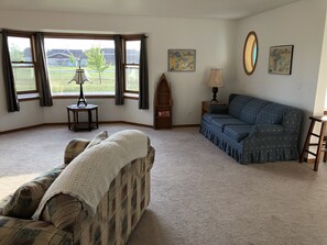 Smart TV, books - Central located. Includes finished 2 car garage! 1 minute from beach! (Tawas City)