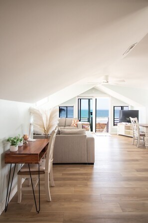 TV - #9 Penthouse w/ 360 ocean & beach views in CB! (Carolina Beach)