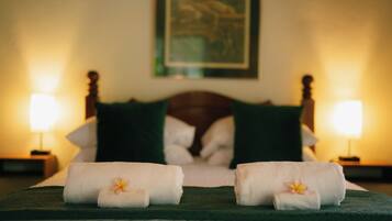Classic Double Room | Desk, blackout curtains, iron/ironing board, free WiFi