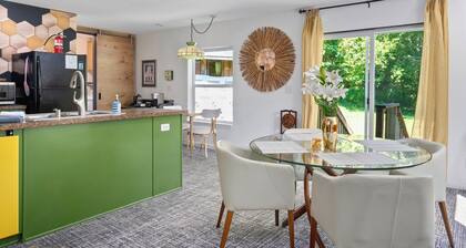 Little Green House
Eclectic Olympic National Park Basecamp, Dogs allowed