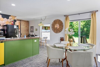 Little Green House
Eclectic Olympic National Park Basecamp, Dogs allowed