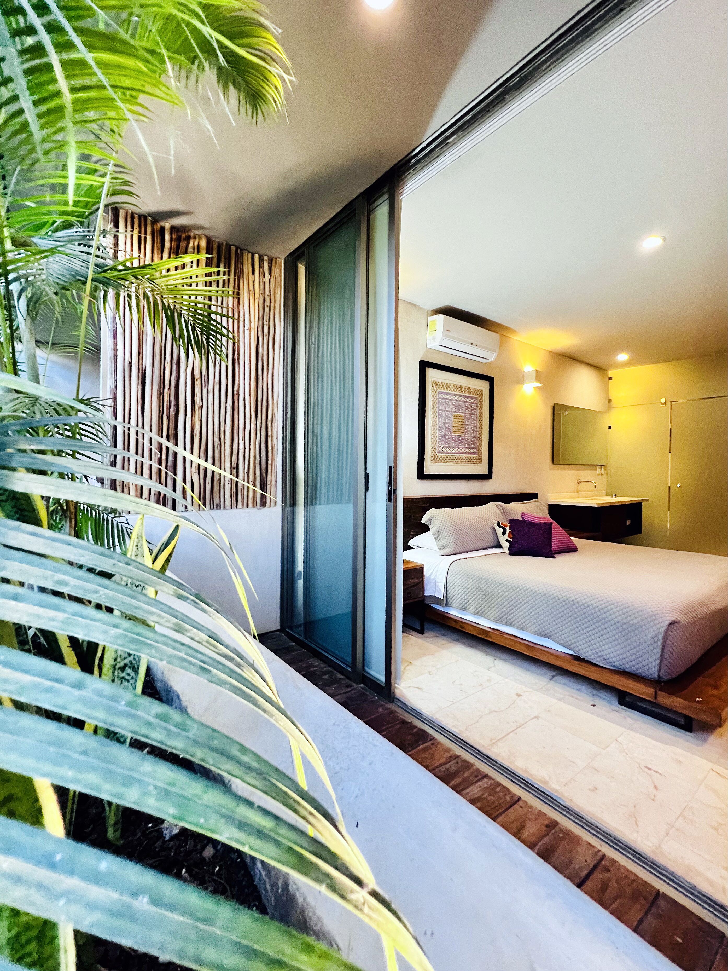 1 bedroom, desk, WiFi, bed sheets