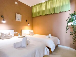 1 habitación, tabla de planchar con plancha, internet y ropa de cama 