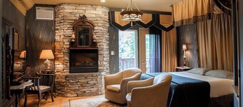 Twin Pine Manor Bed & Breakfast