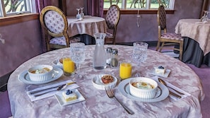 Tägliches inbegriffenes großes Frühstück