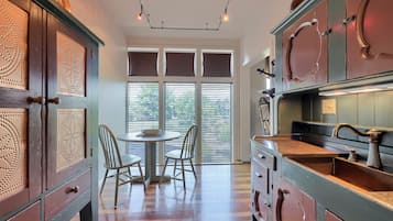 Tower Suite | Private kitchenette | Fridge, microwave