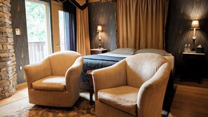 Windsor Suite | Living area | Fireplace