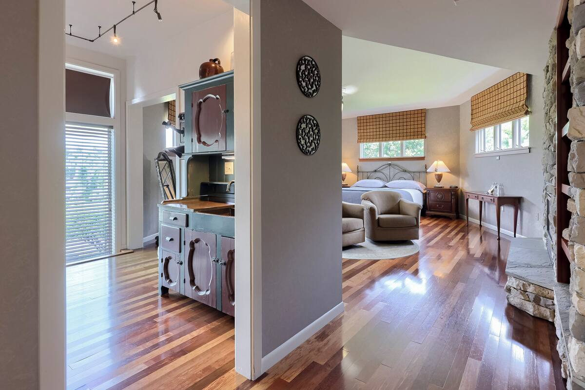 Tower Suite | 1 bedroom, WiFi (free), individually decorated, individually furnished
