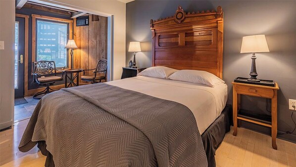 The Amaryllis Suite | 1 bedroom, individually decorated, individually furnished, free WiFi