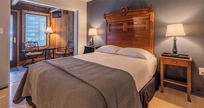 Twin Pine Manor Bed & Breakfast