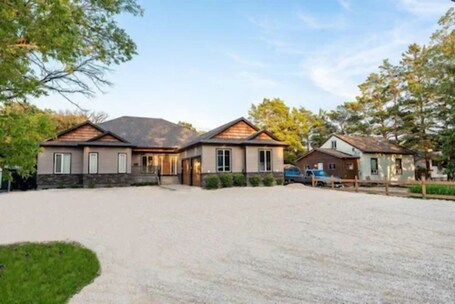 Stay549 - Image 18