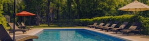 Piscine extérieure (ouverte en saison), parasols de plage