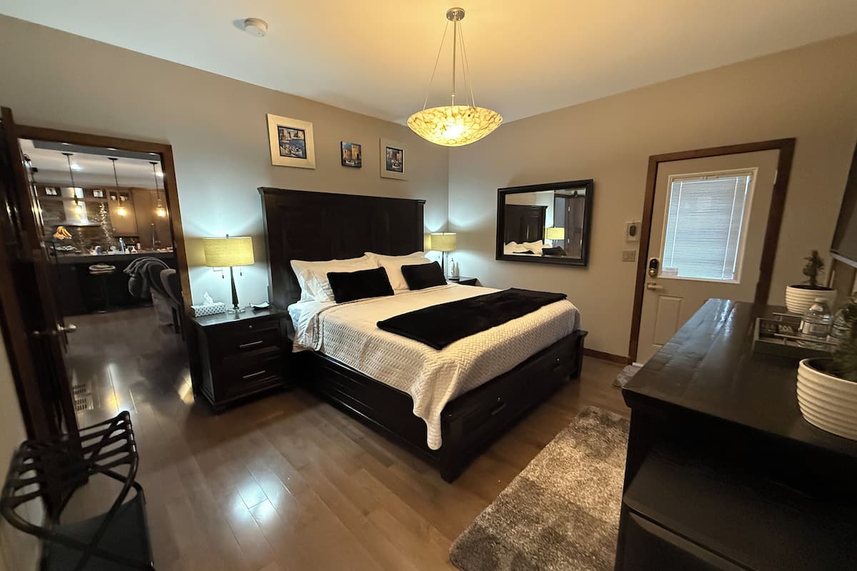 King Room, Room access to outdoor sauna & hot tub
