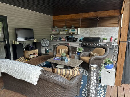Stay549 - Image 8