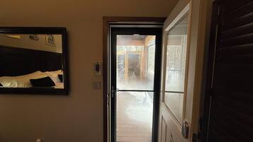 Executive Queen Room Direct Access to Outdoor Hot Tub & Sauna | Premium bedding, pillowtop beds, iron/ironing board, free WiFi