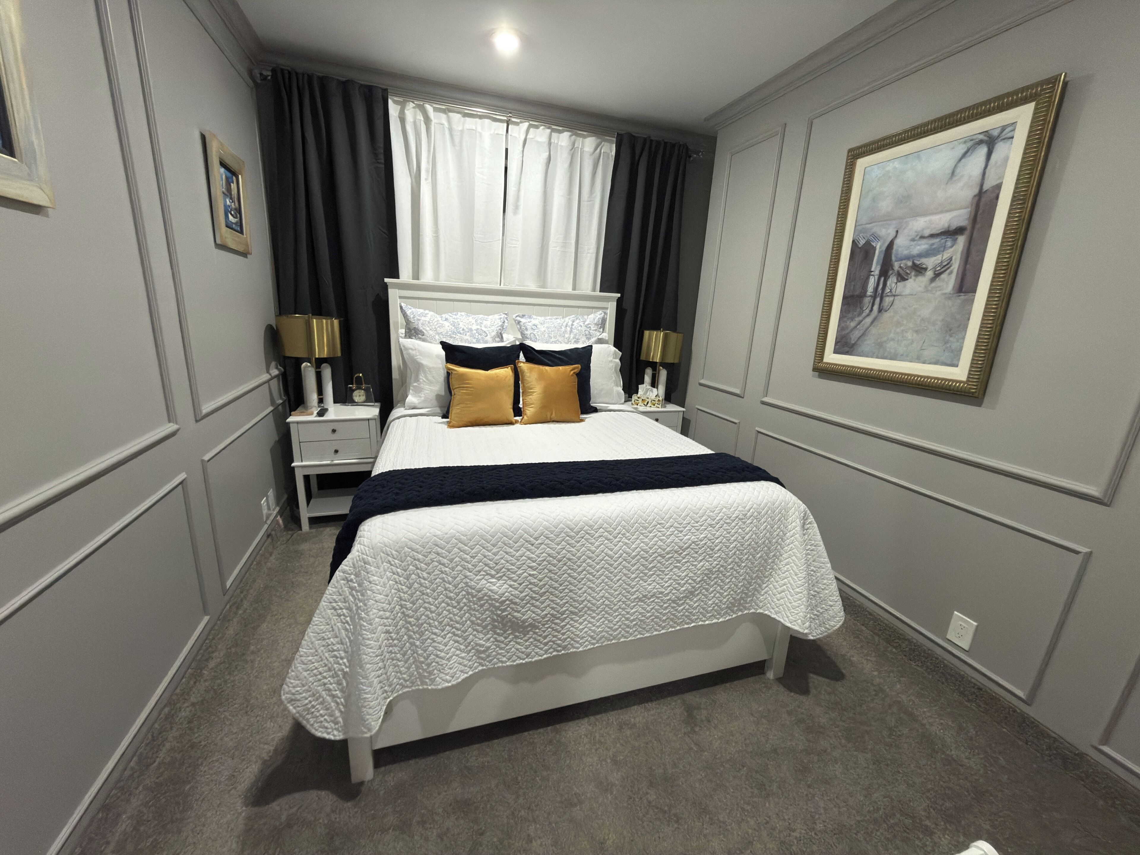 أغطية فراش متميزة وأسرّة بطبقة علوية مريحة وبديكورات فريدة لكل غرفة