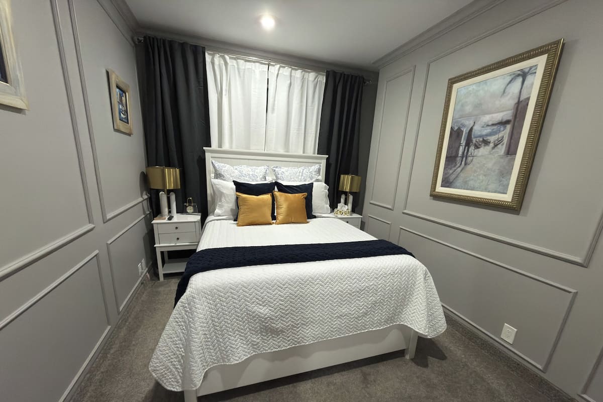 أغطية فراش متميزة وأسرّة بطبقة علوية مريحة وبديكورات فريدة لكل غرفة