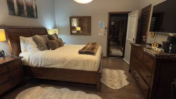 أغطية فراش متميزة وأسرّة بطبقة علوية مريحة ومكواة/لوح كي وواي فاي مجانًا