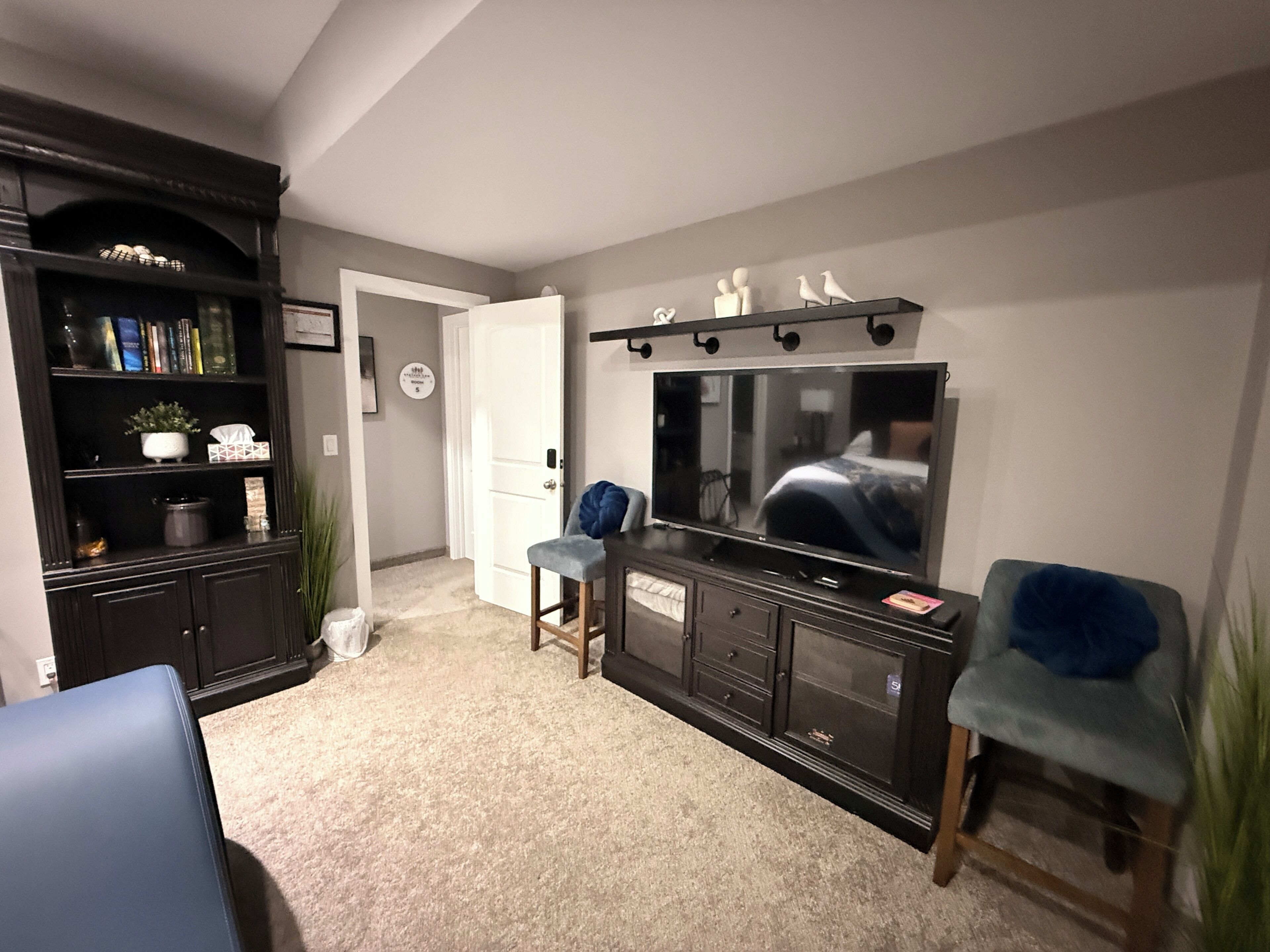 Habitación de lujo | Ropa de cama de alta calidad y colchones con acolchado adicional