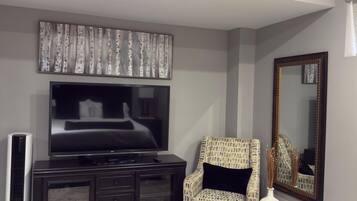 Executive Room | Premium bedding, pillowtop beds, iron/ironing board, free WiFi