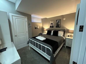 Habitación empresarial doble, 1 cama Queen size | Ropa de cama de alta calidad y camas con pillow-top