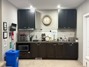 Full-size fridge, microwave, oven, coffee/tea maker - Stay549 - Adults Only Bed and Breakfast  (Winnipeg)