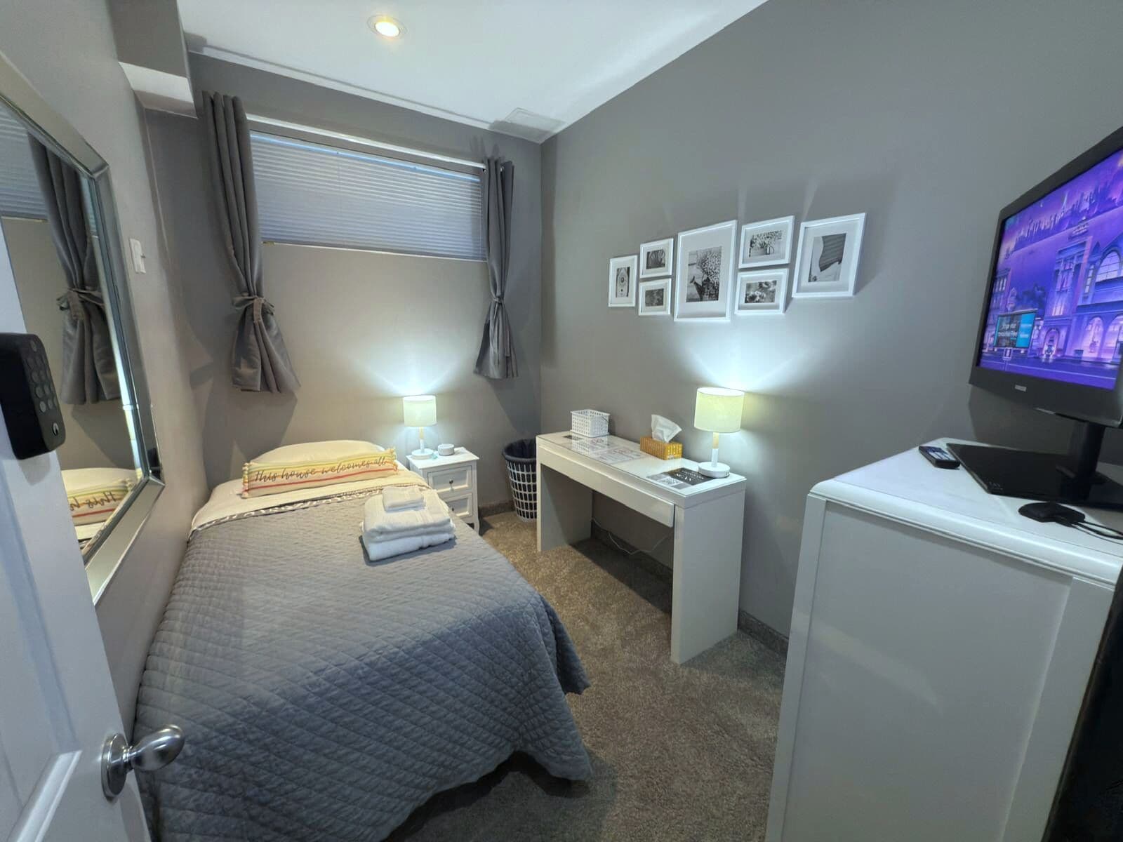 Economy Single Room (Breakfast and Limited Amenities Included) | 高档床上用品、加厚床垫、熨斗/熨衣板、免费 WiFi