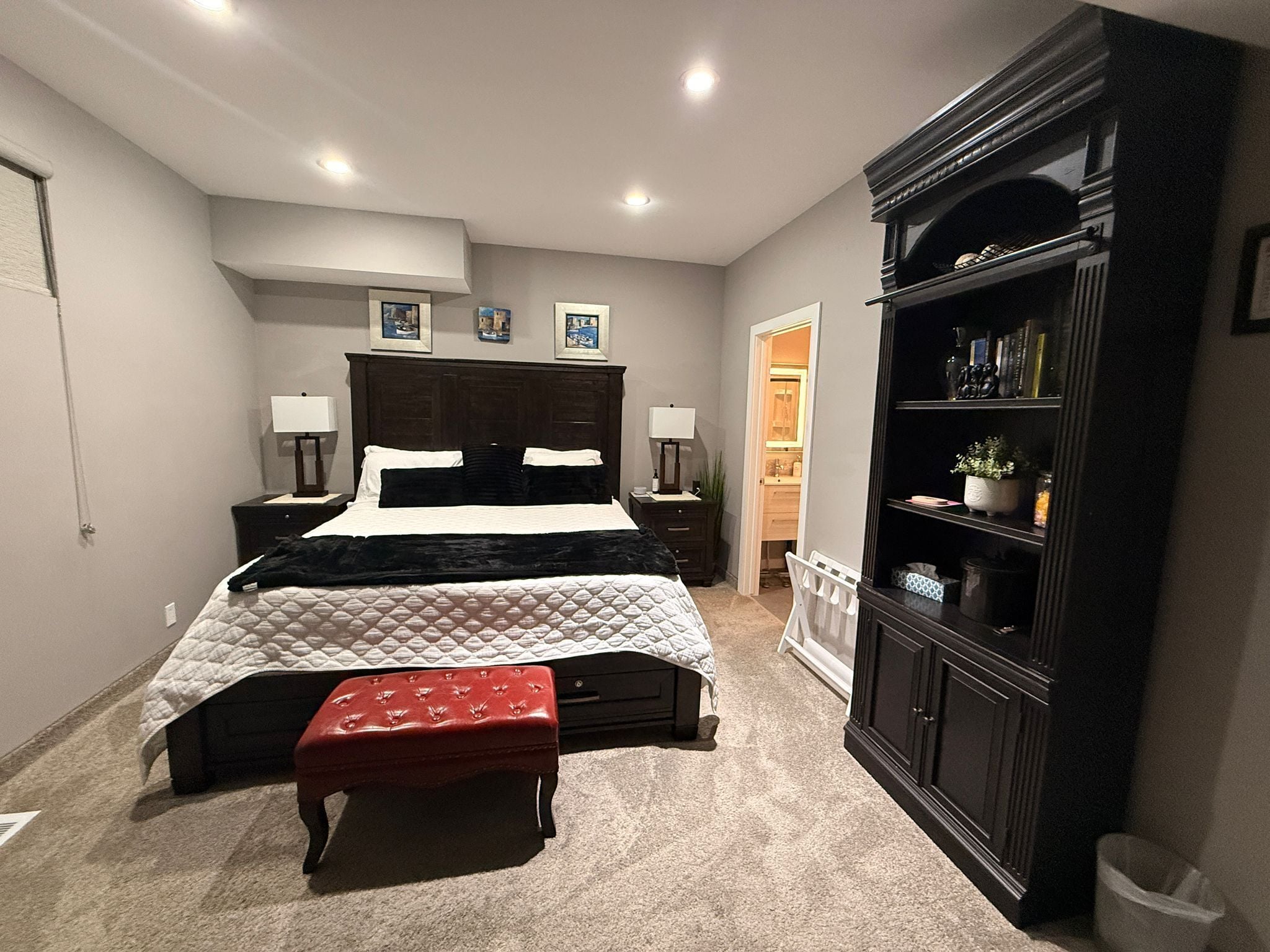 ห้องลักซ์ชัวรี่ | เครื่องนอนระดับพรีเมียม, เตียงพร้อมฟูกเสริมที่นอน