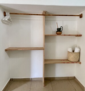 1 habitación, escritorio, wifi gratis y ropa de cama 