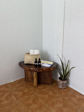 Estúdio superior | Escrivaninha, Wi-Fi de cortesia, roupa de cama