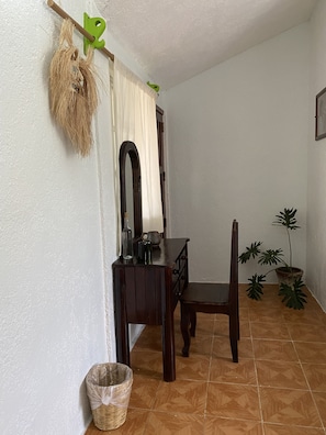 Escrivaninha, Wi-Fi de cortesia, roupa de cama