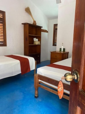 Quarto standard | Escrivaninha, Wi-Fi de cortesia, roupa de cama