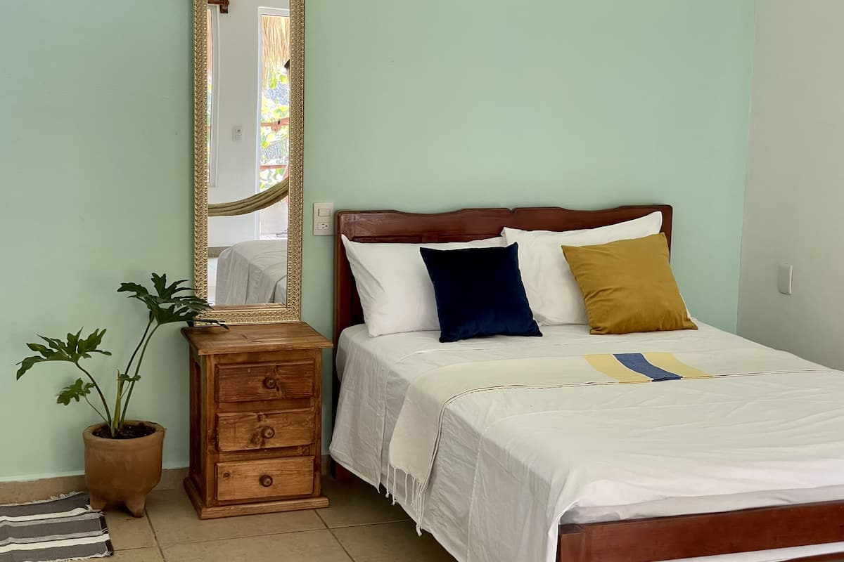 1 bedroom, desk, free WiFi, bed sheets