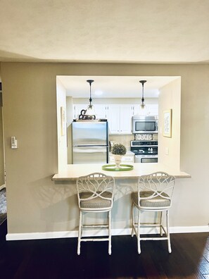 冰箱、微波炉、烤箱、炉灶