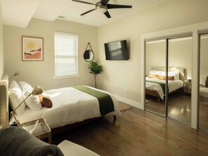 2 habitaciones, escritorio, tabla de planchar con plancha y wifi