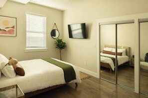 2 Schlafzimmer, Schreibtisch, Bügeleisen/Bügelbrett, WLAN