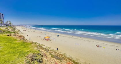 1 Block to Pacific Beach/FOOD/Bars, Updated, 2-Car Garage w/fee, Yard, Sleeps 8!