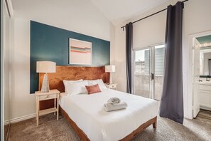 3 chambres, coffres-forts dans les chambres, fer et planche à repasser
