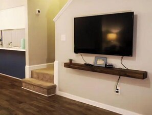 Interior - Spacious, Family Friendly 🏠 w/ 2private Bthrms (Jacksonville)