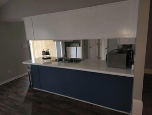 Cookware/dishes/utensils - Spacious, Family Friendly 🏠 w/ 2private Bthrms (Jacksonville)