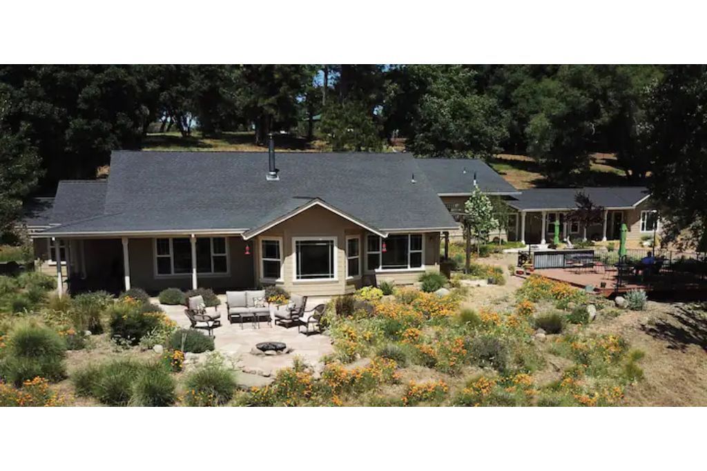 Mountain Meadow House: Stunning Views, Trails, Hot Tub, near Yosemite