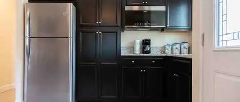 冰箱、微波炉、茶具/咖啡用具、搅拌机